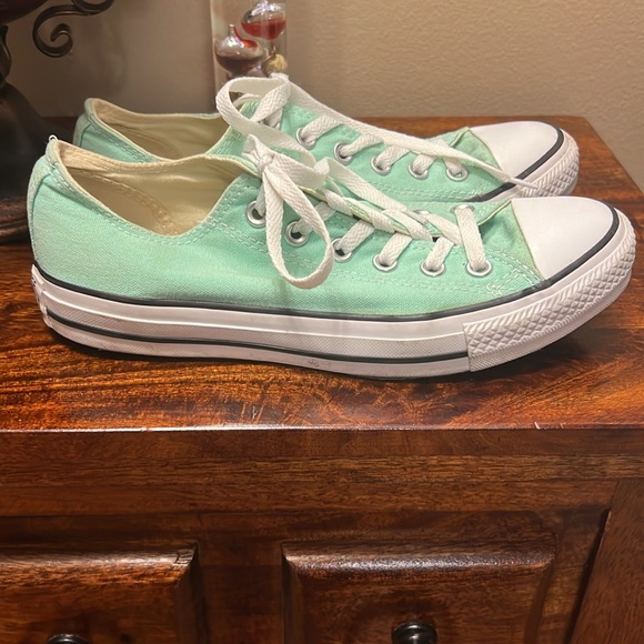Converse Chuck All Star Tennis Shoes in Mint, Size 6, EUC - Picture 7 of 13